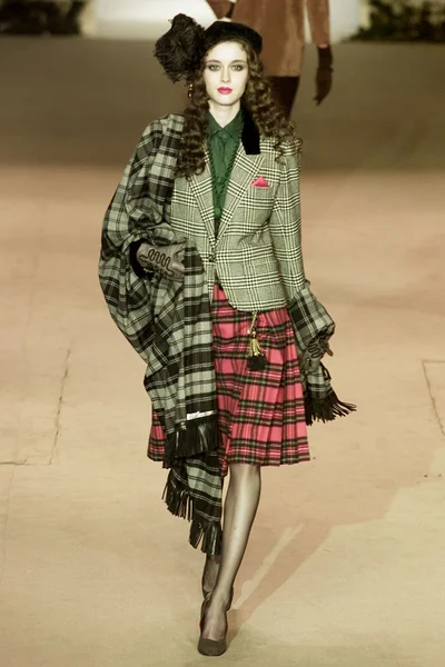 Look 18